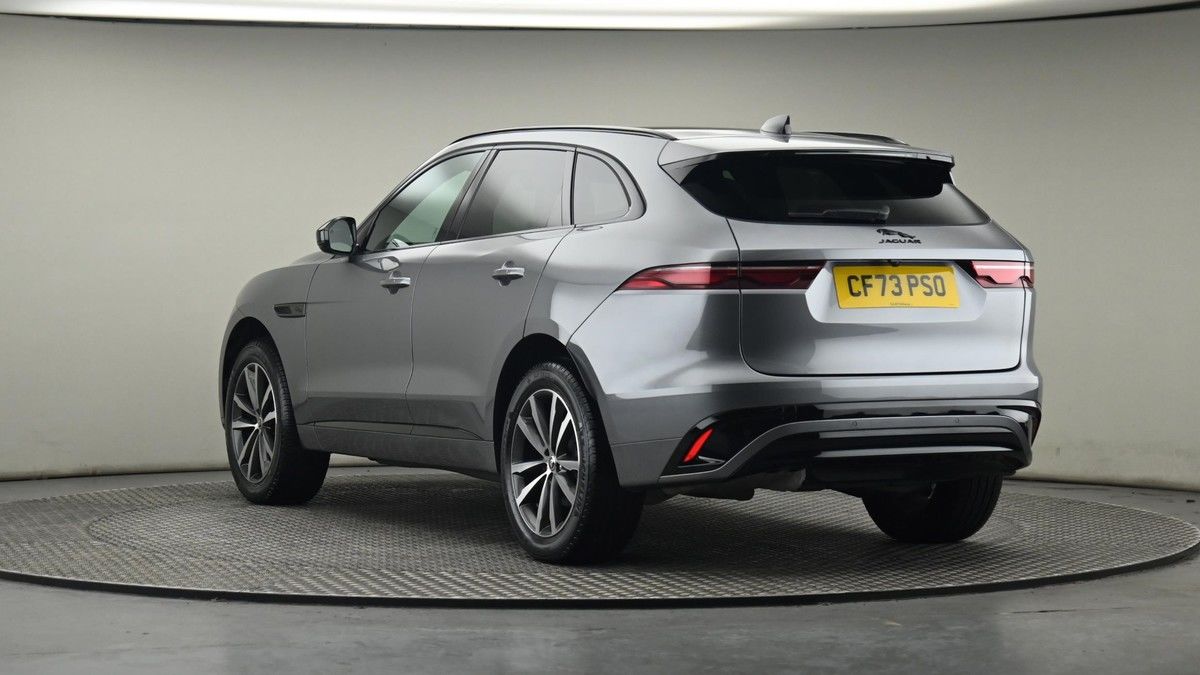 Jaguar F-PACE Image 24