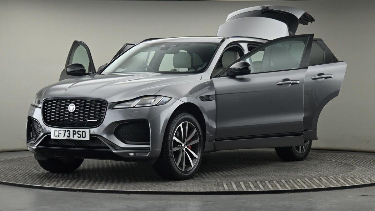 Jaguar F-PACE Image 28