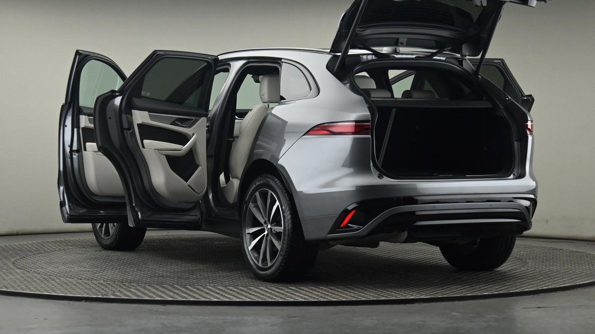 Jaguar F-PACE Image 29