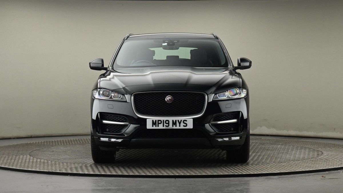 Jaguar F-PACE Image 21