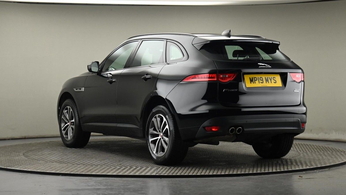 Jaguar F-PACE Image 24