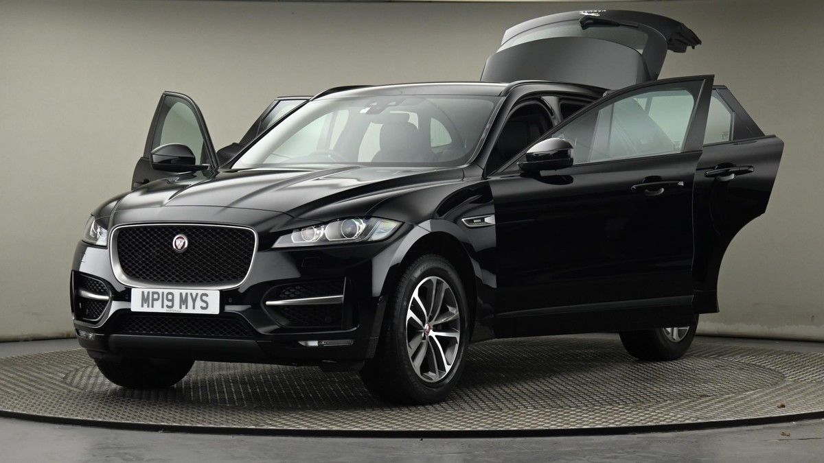 Jaguar F-PACE Image 28