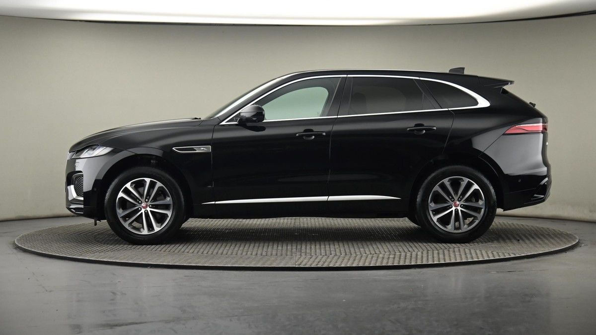 Jaguar F-PACE Image 23