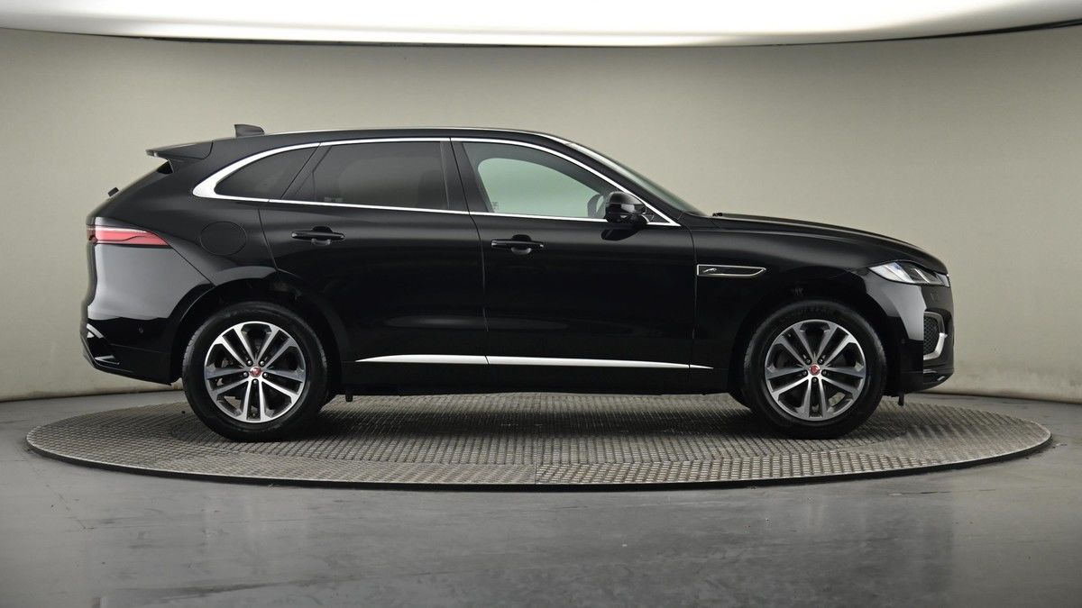 Jaguar F-PACE Image 27