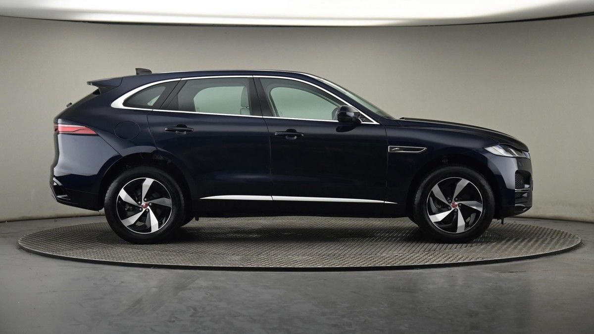 Jaguar F-PACE Image 27