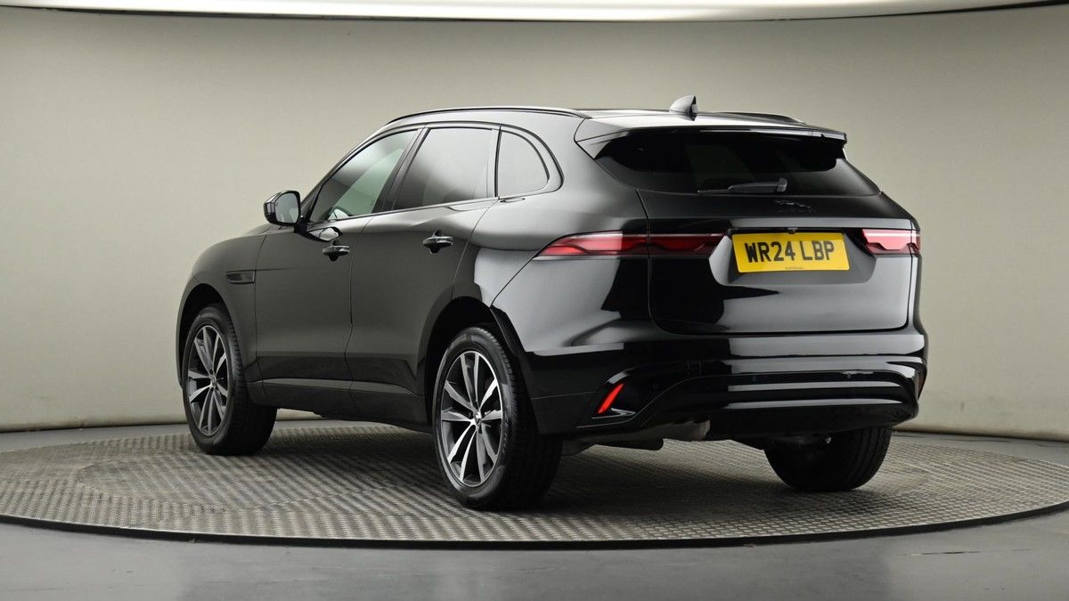 Jaguar F-PACE Image 24