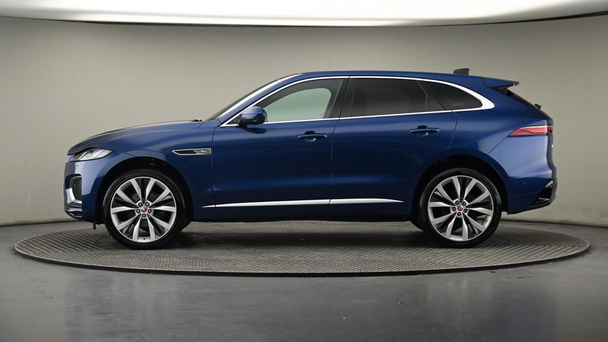 Jaguar F-PACE Image 23