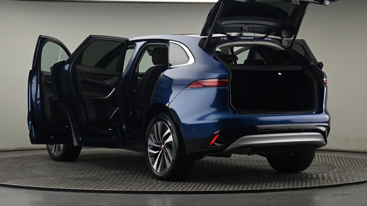 Jaguar F-PACE Image 29