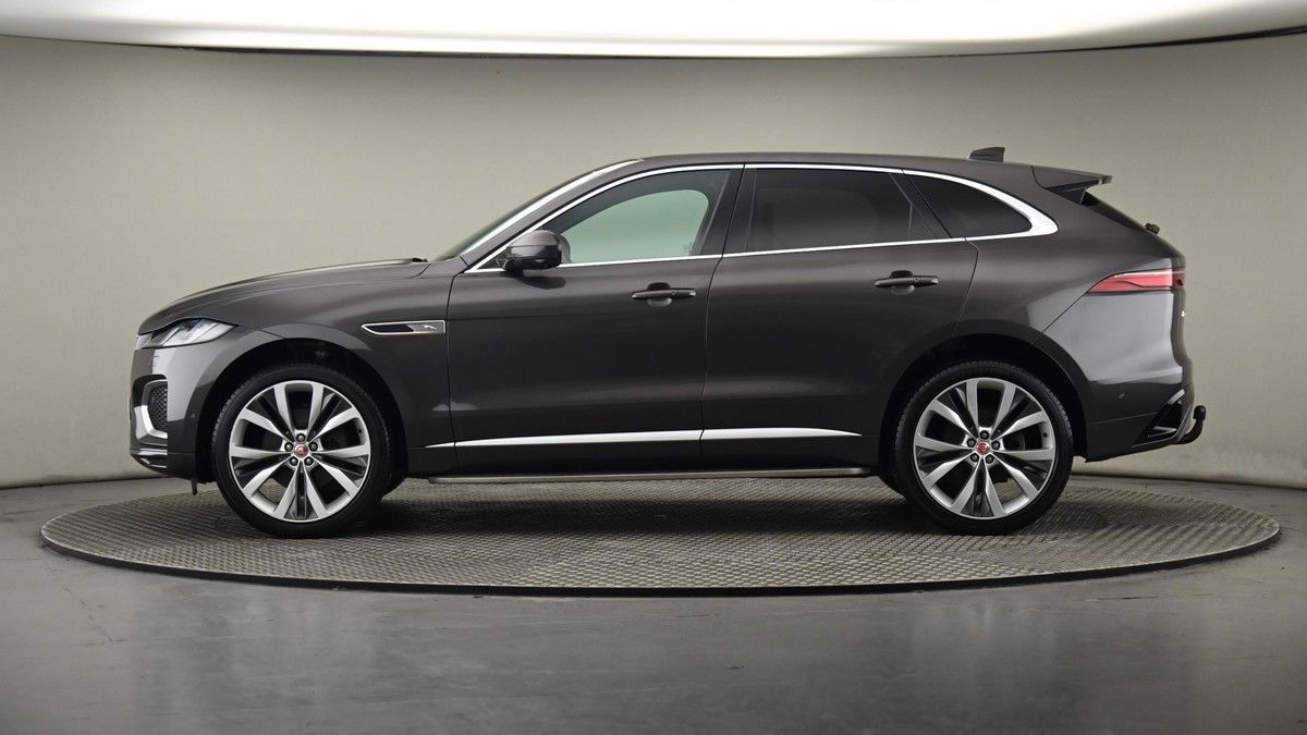 Jaguar F-PACE Image 23