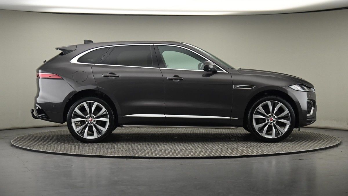 Jaguar F-PACE Image 27