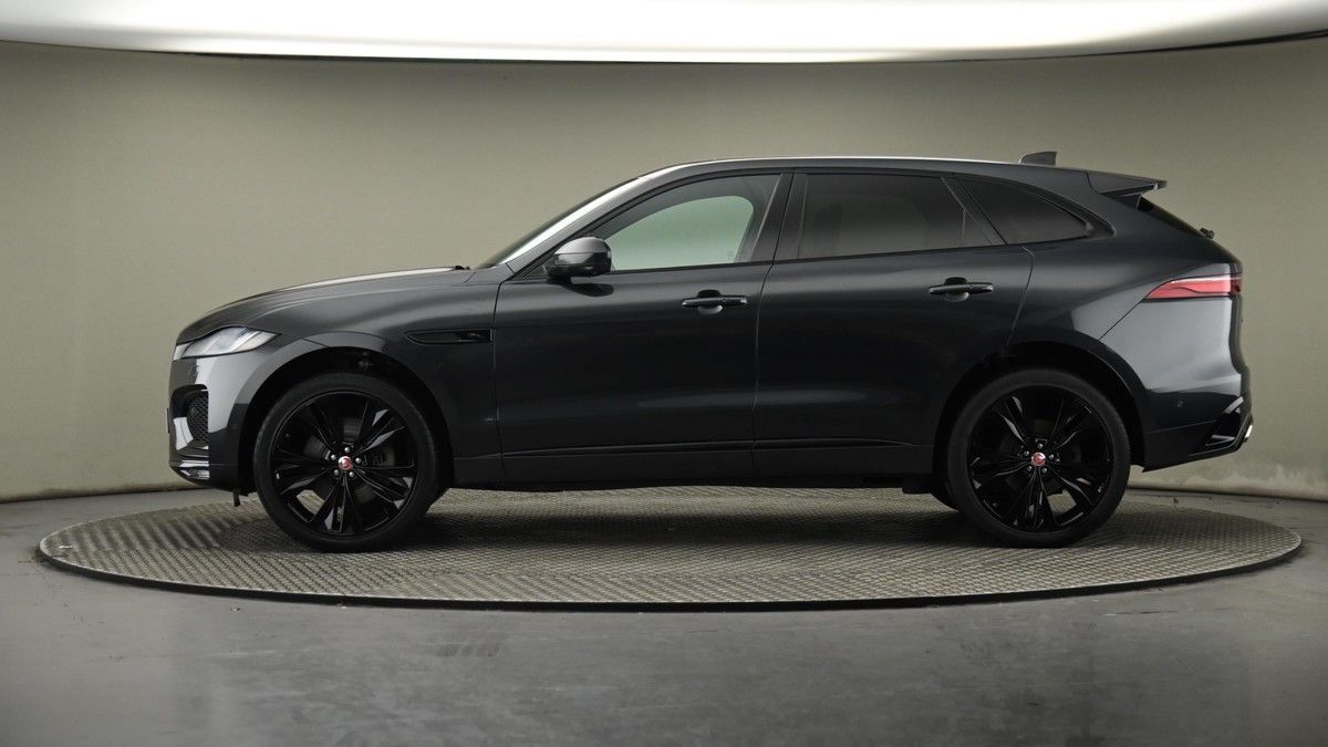 Jaguar F-PACE Image 23