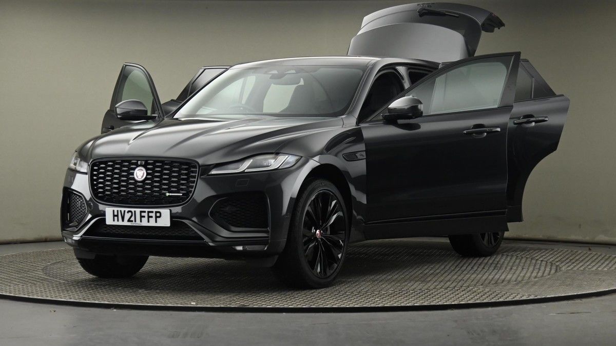 Jaguar F-PACE Image 28