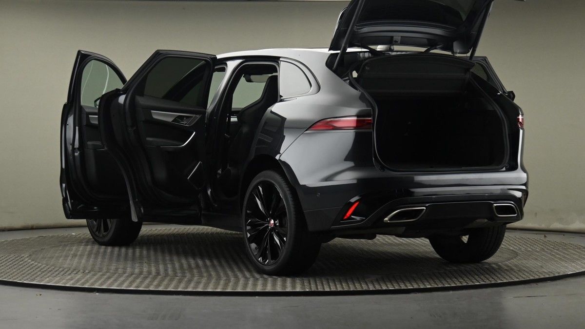 Jaguar F-PACE Image 29