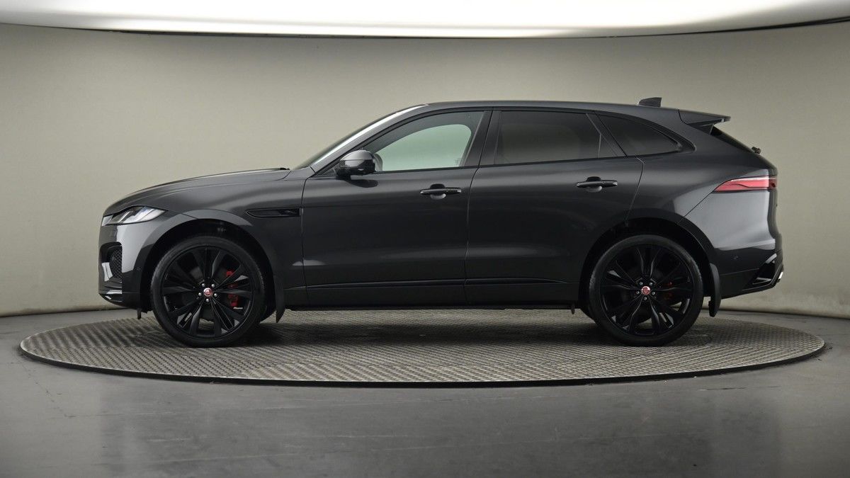 Jaguar F-PACE Image 23