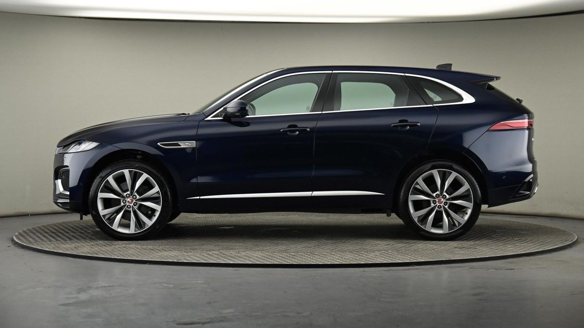 Jaguar F-PACE Image 23