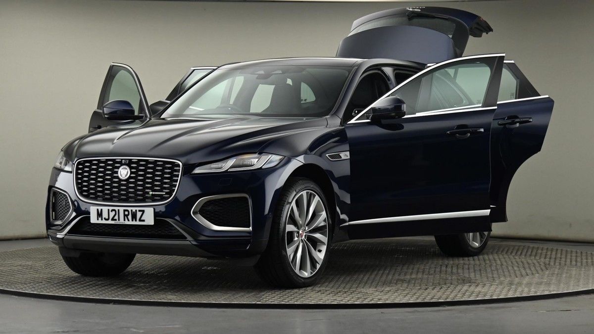 Jaguar F-PACE Image 28