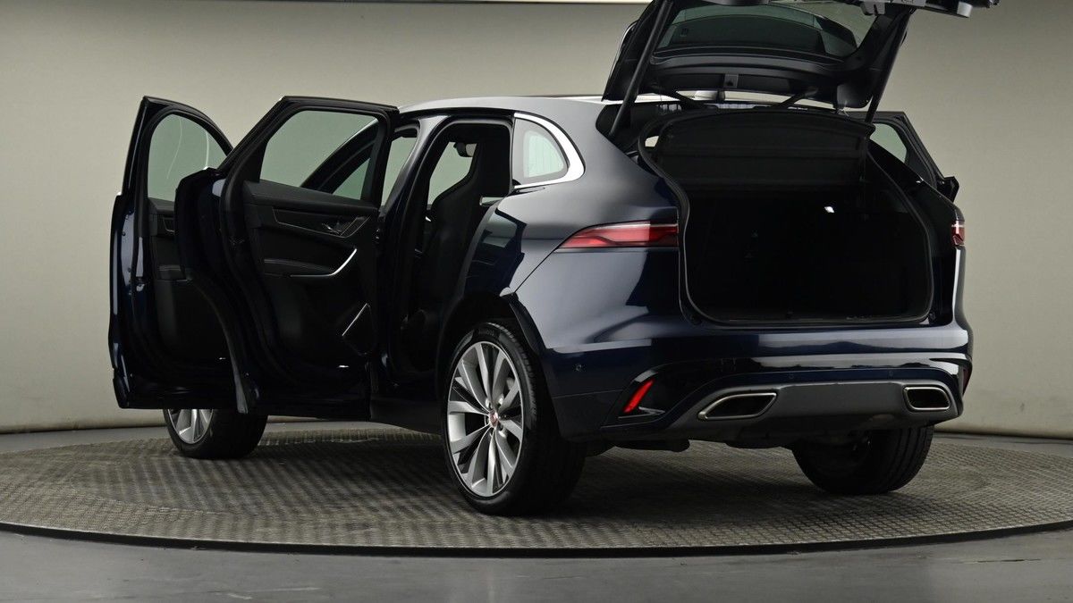 Jaguar F-PACE Image 29