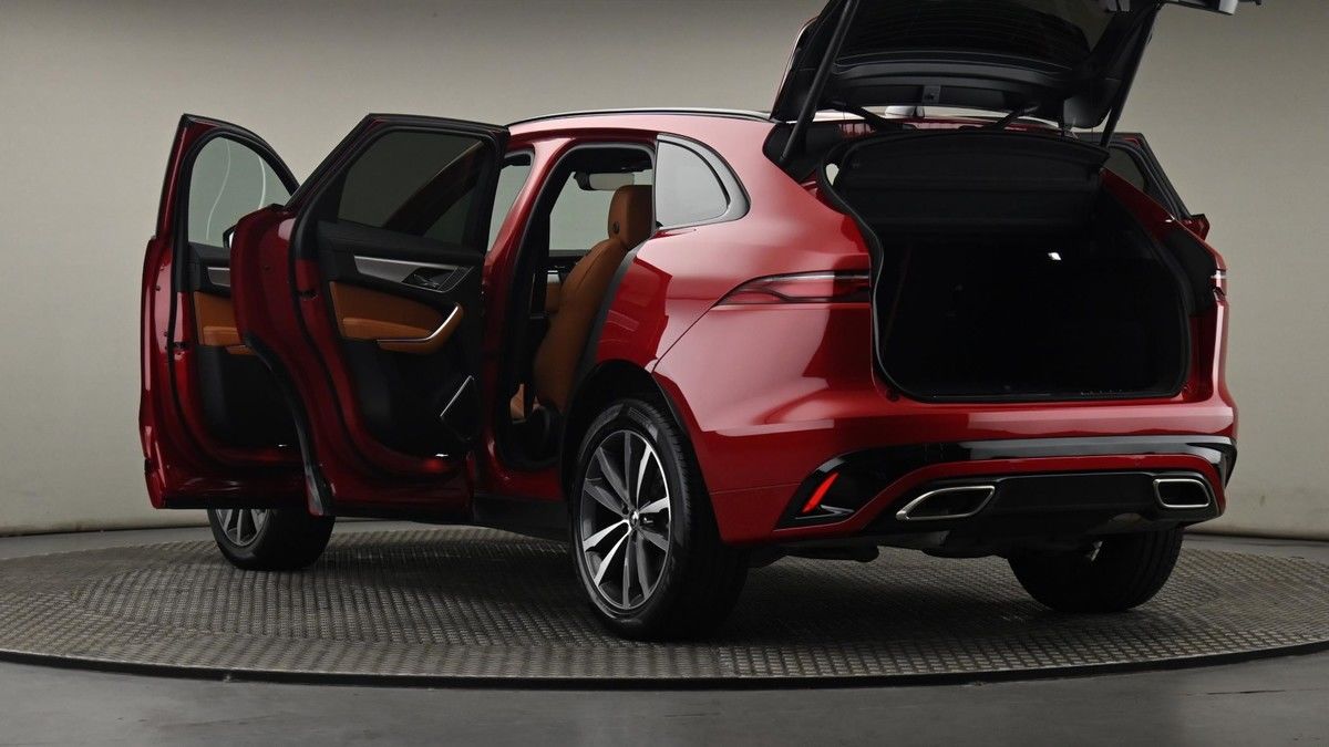 Jaguar F-PACE Image 29