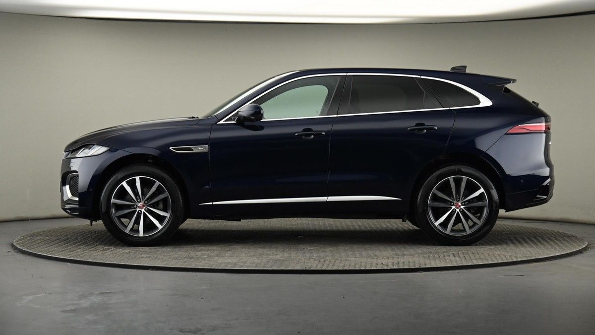 Jaguar F-PACE Image 23