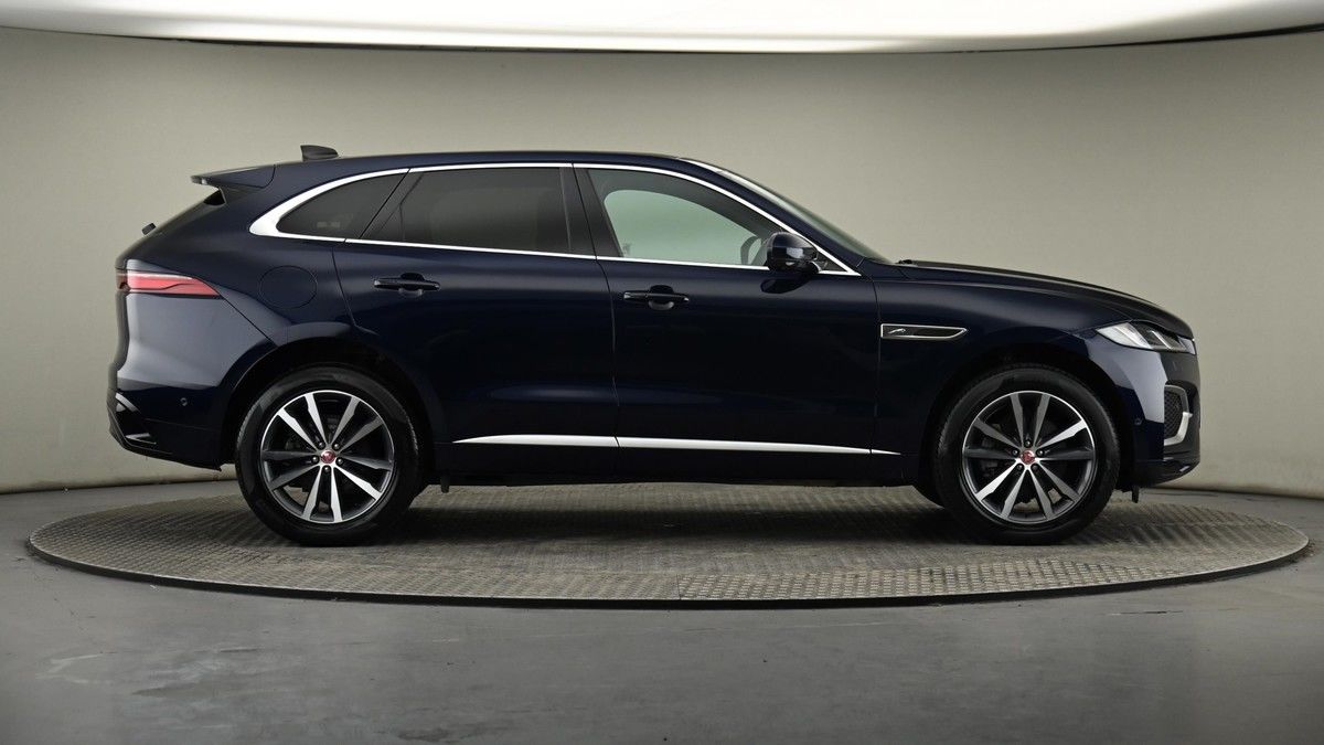 Jaguar F-PACE Image 27