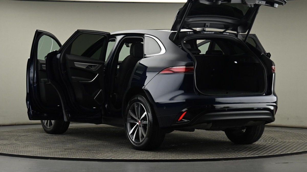 Jaguar F-PACE Image 29