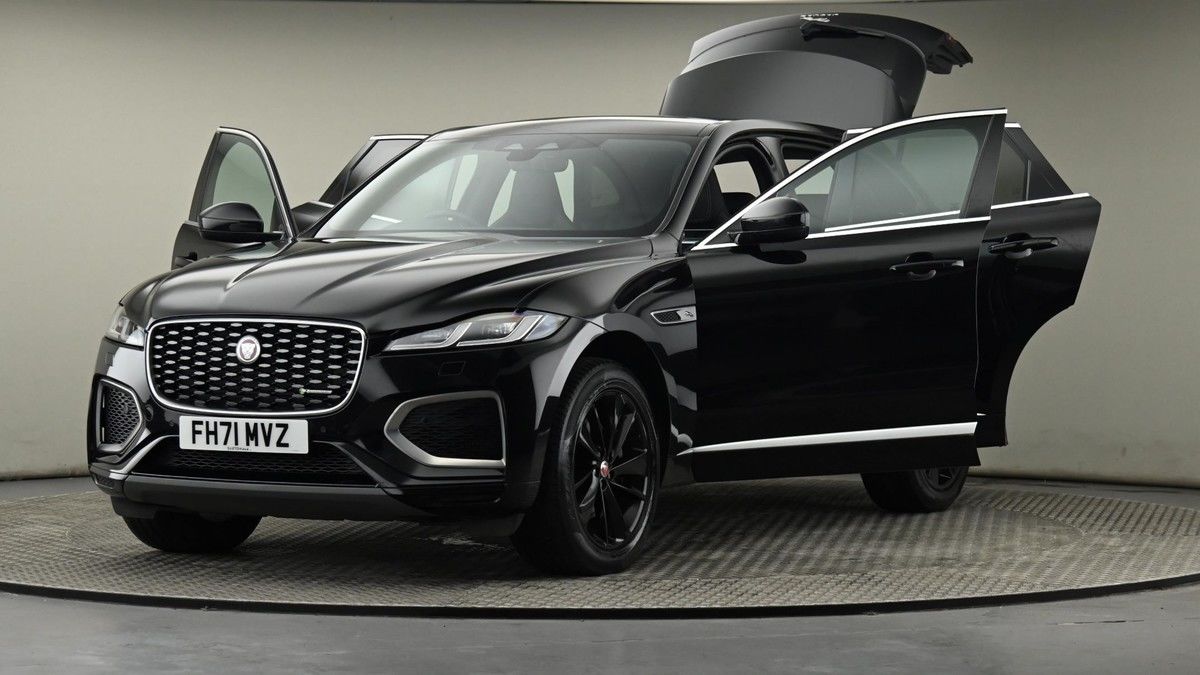 Jaguar F-PACE Image 28