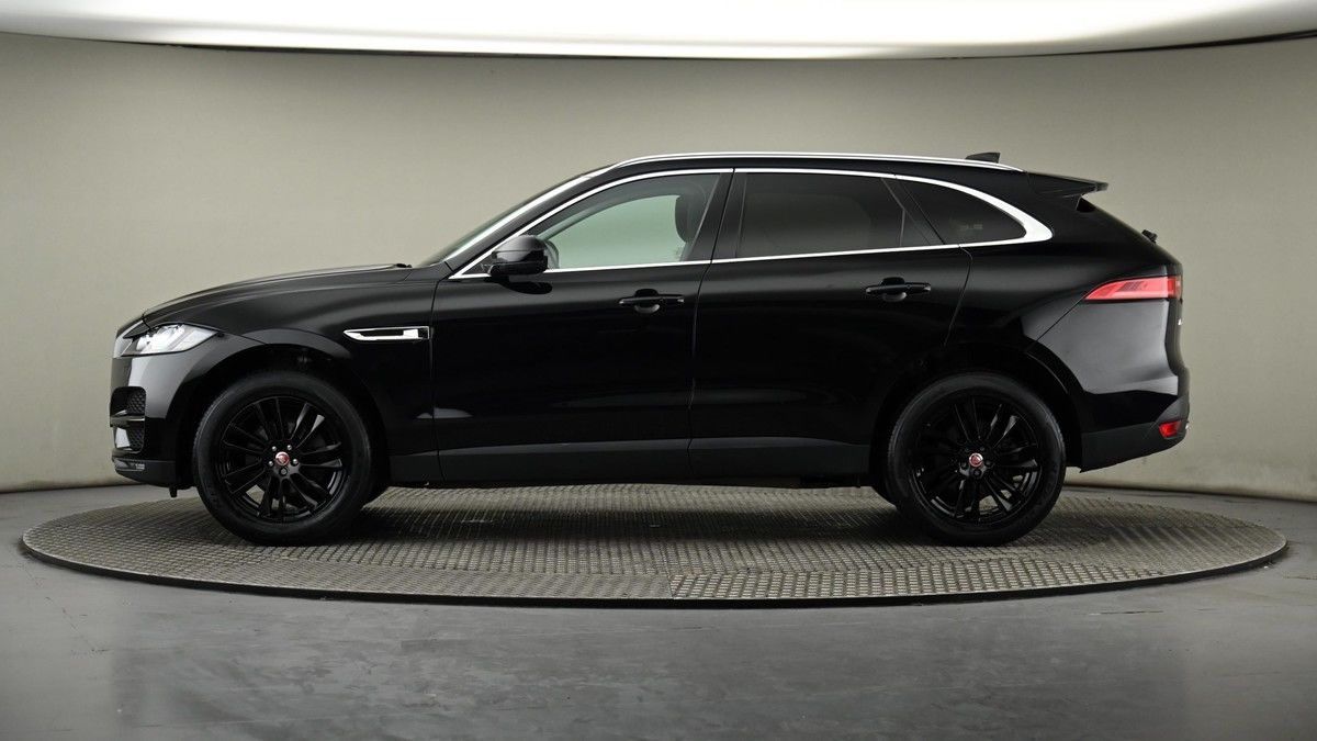 Jaguar F-PACE Image 23