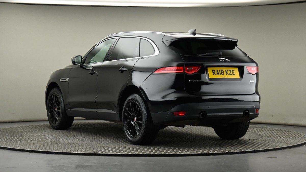 Jaguar F-PACE Image 24