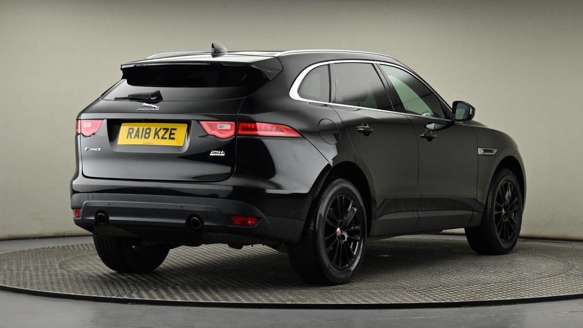 Jaguar F-PACE Image 26