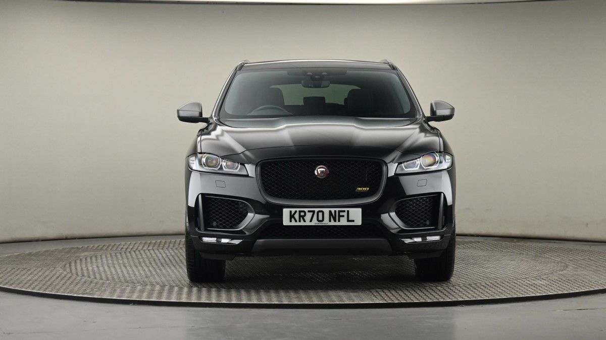 Jaguar F-PACE Image 21