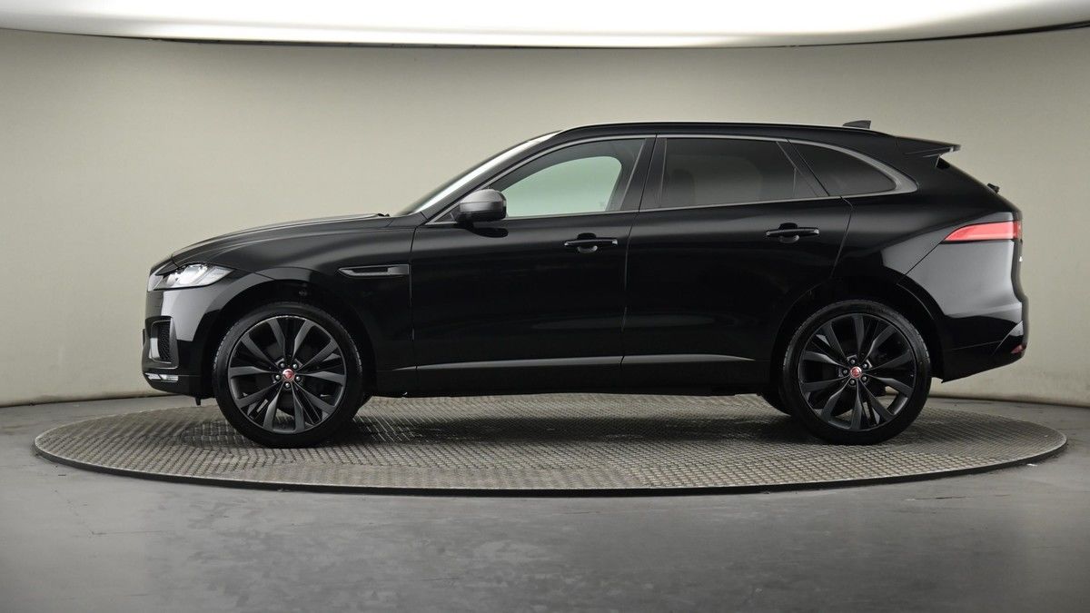 Jaguar F-PACE Image 23