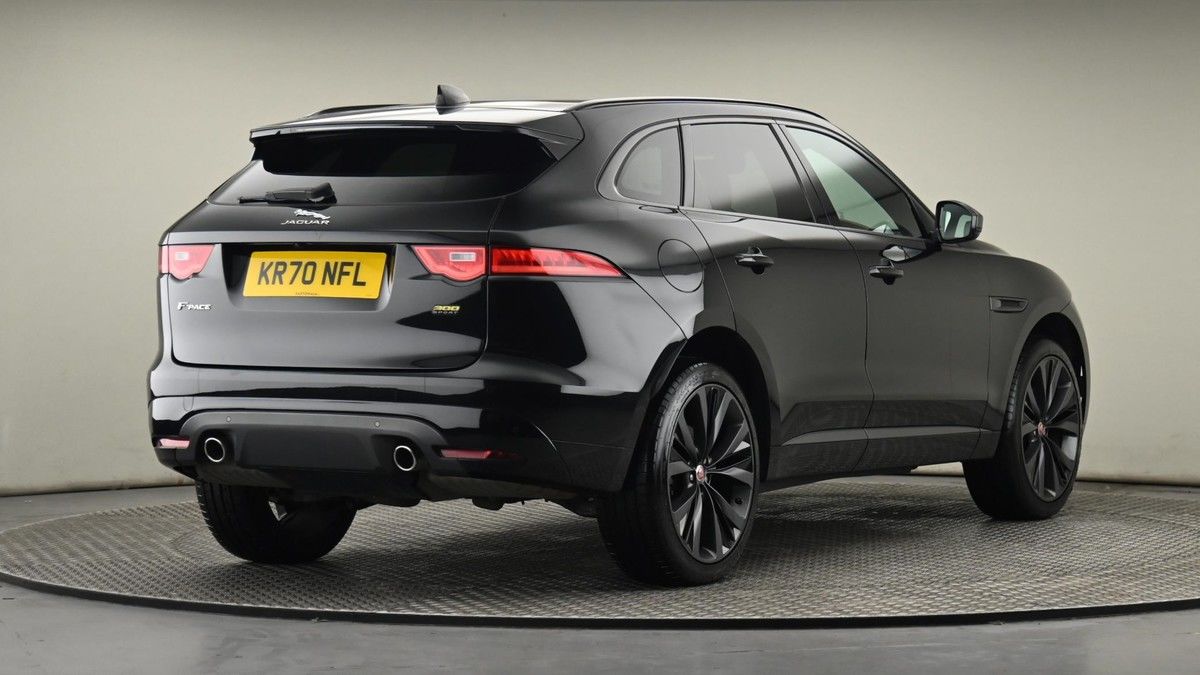 Jaguar F-PACE Image 26