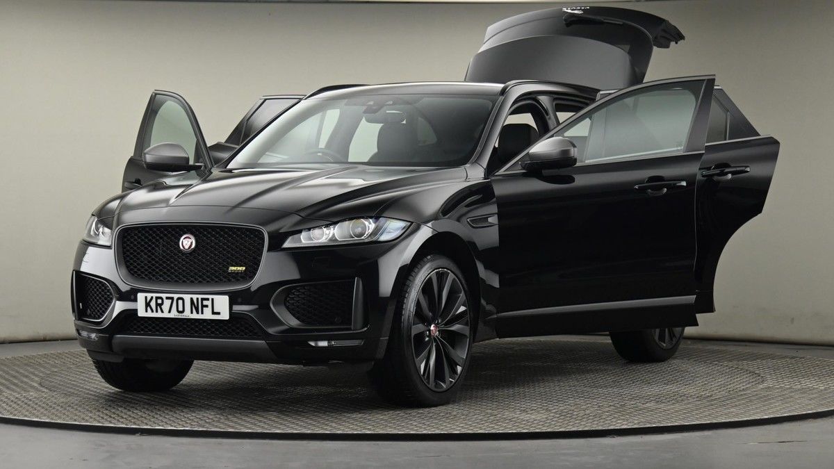 Jaguar F-PACE Image 28