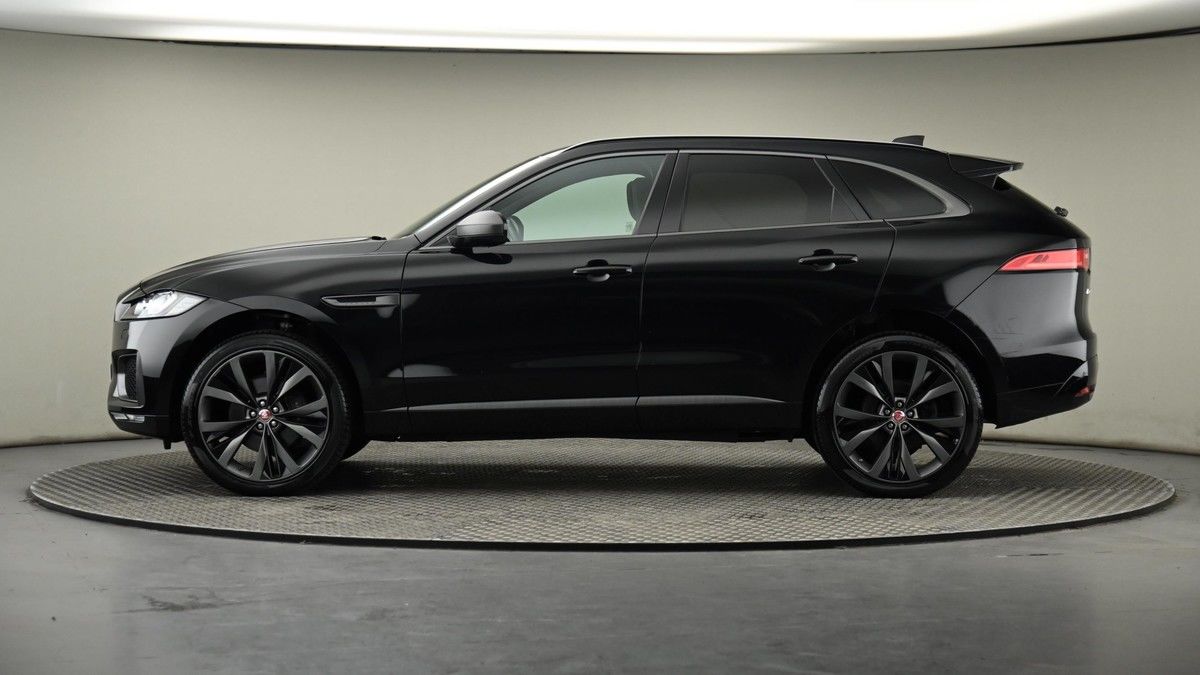 Jaguar F-PACE Image 22