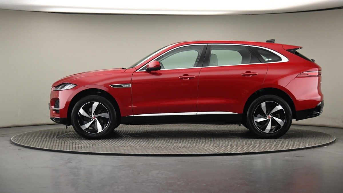 Jaguar F-PACE Image 23