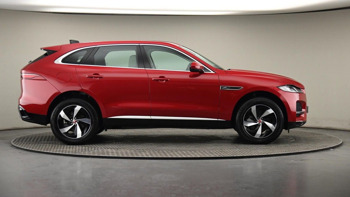 Jaguar F-PACE Image 27