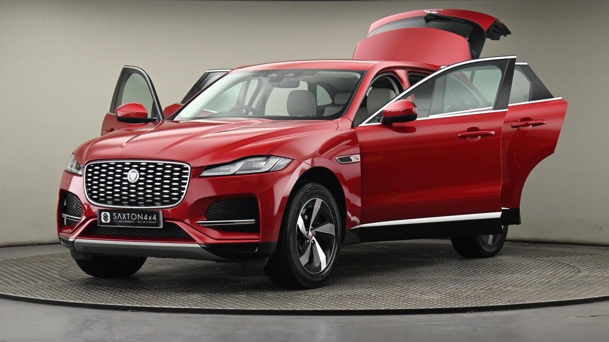 Jaguar F-PACE Image 28