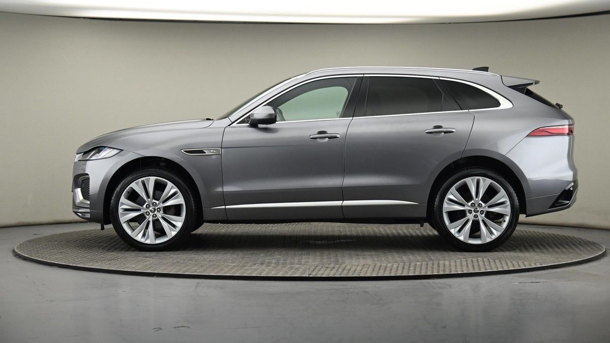 Jaguar F-PACE Image 23