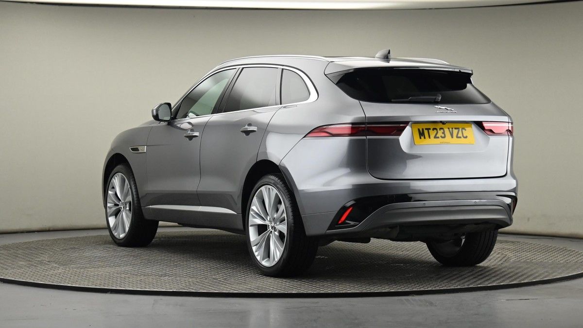 Jaguar F-PACE Image 24