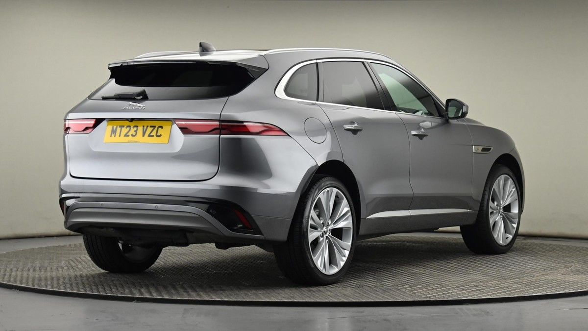 Jaguar F-PACE Image 26