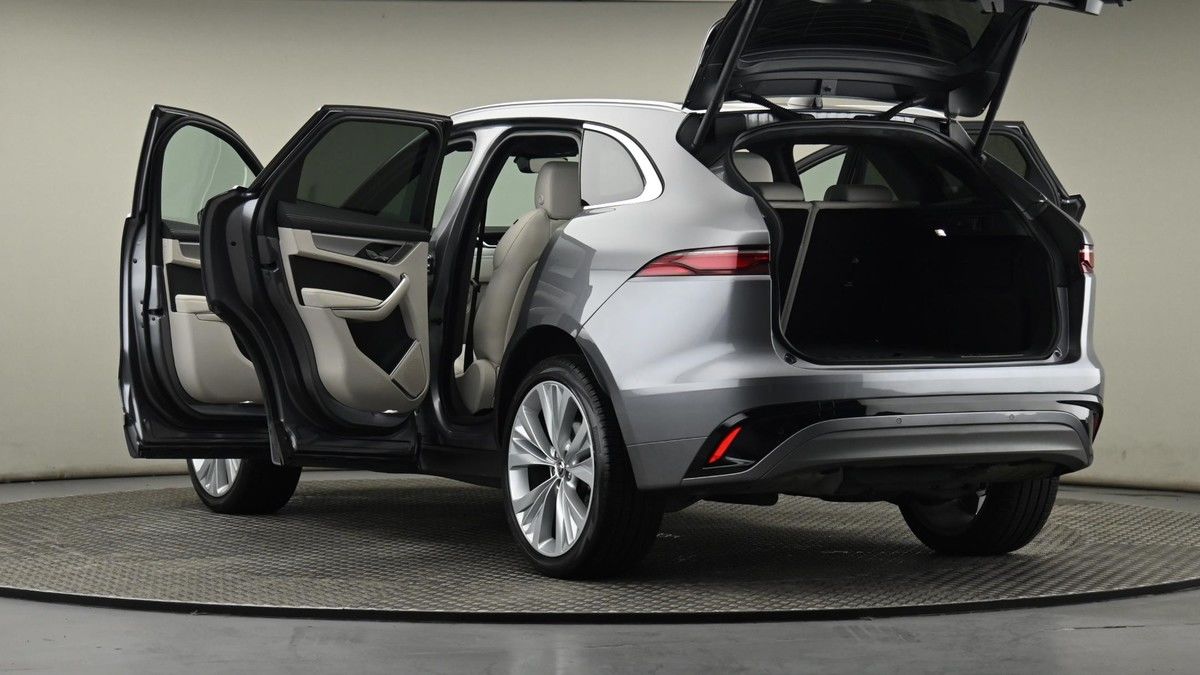 Jaguar F-PACE Image 29