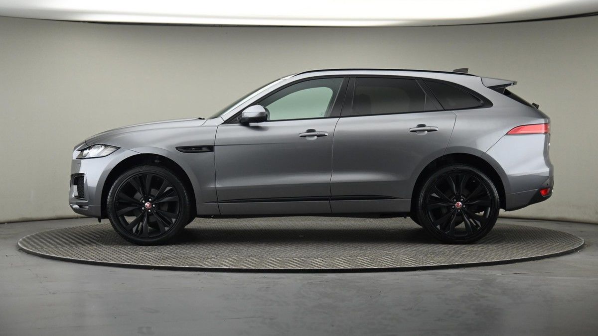 Jaguar F-PACE Image 23