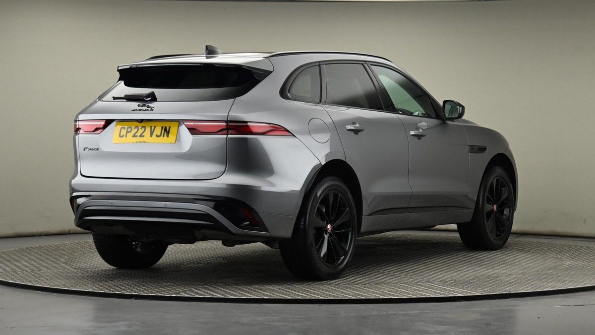 Jaguar F-PACE Image 26