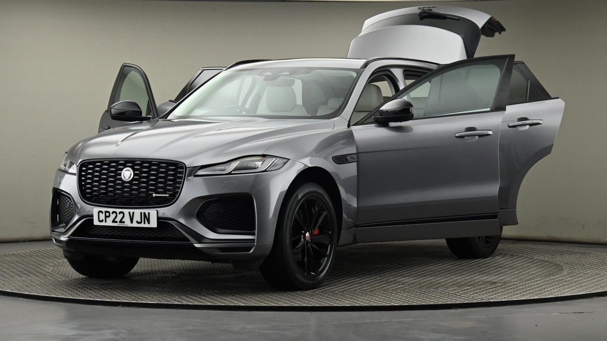 Jaguar F-PACE Image 28