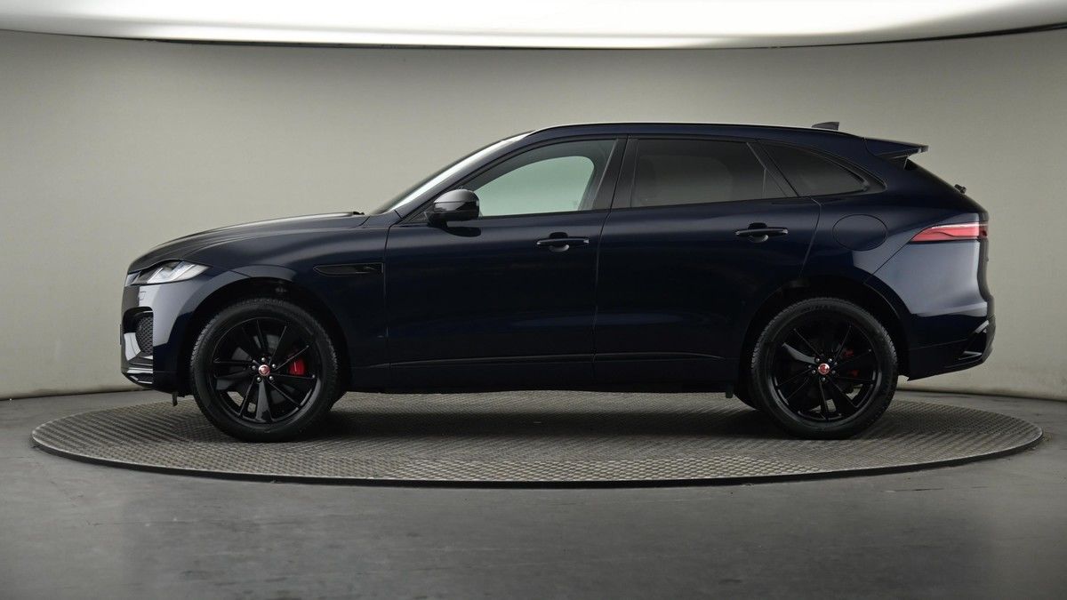 Jaguar F-PACE Image 23