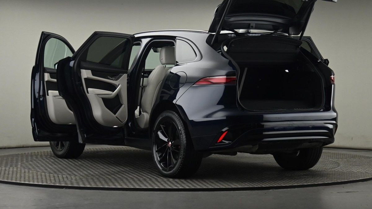 Jaguar F-PACE Image 29