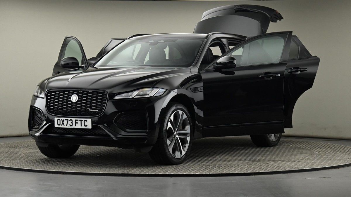 Jaguar F-PACE Image 28