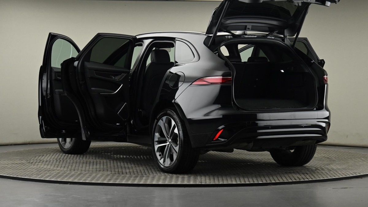 Jaguar F-PACE Image 29