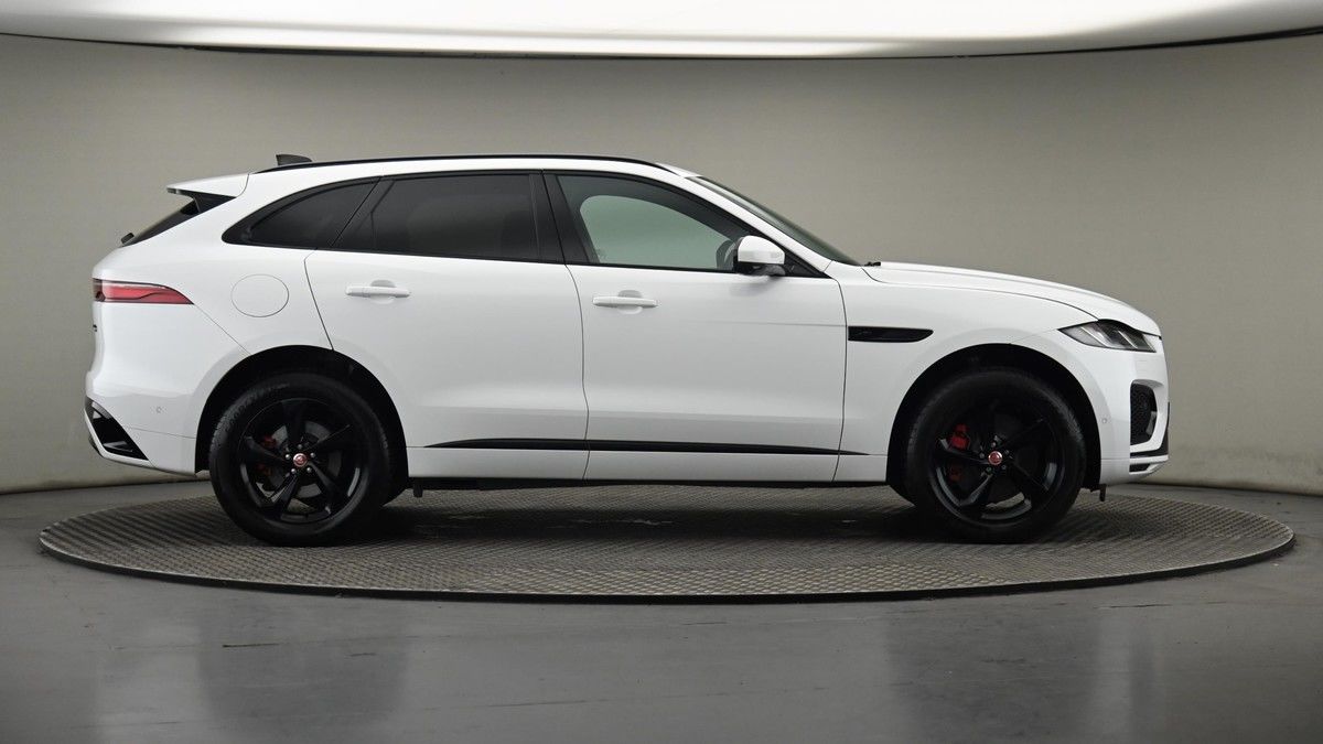 Jaguar F-PACE Image 27