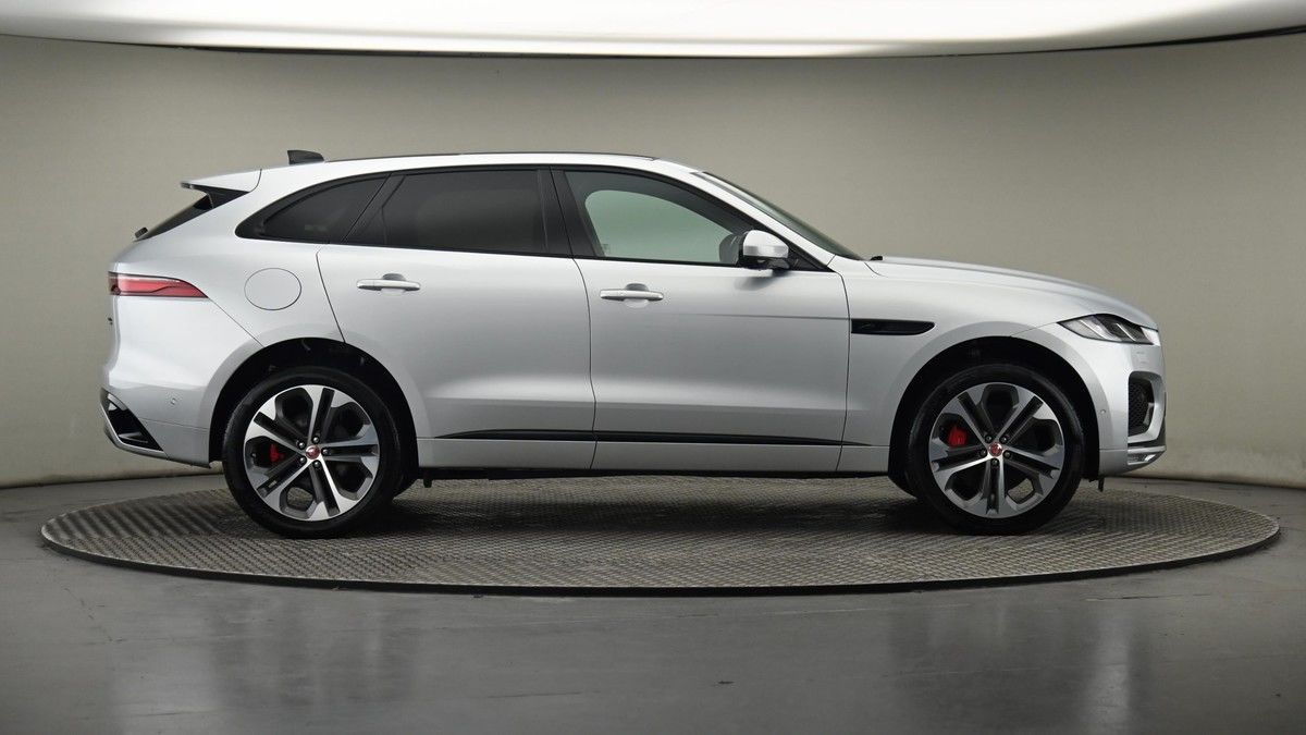 Jaguar F-PACE Image 27